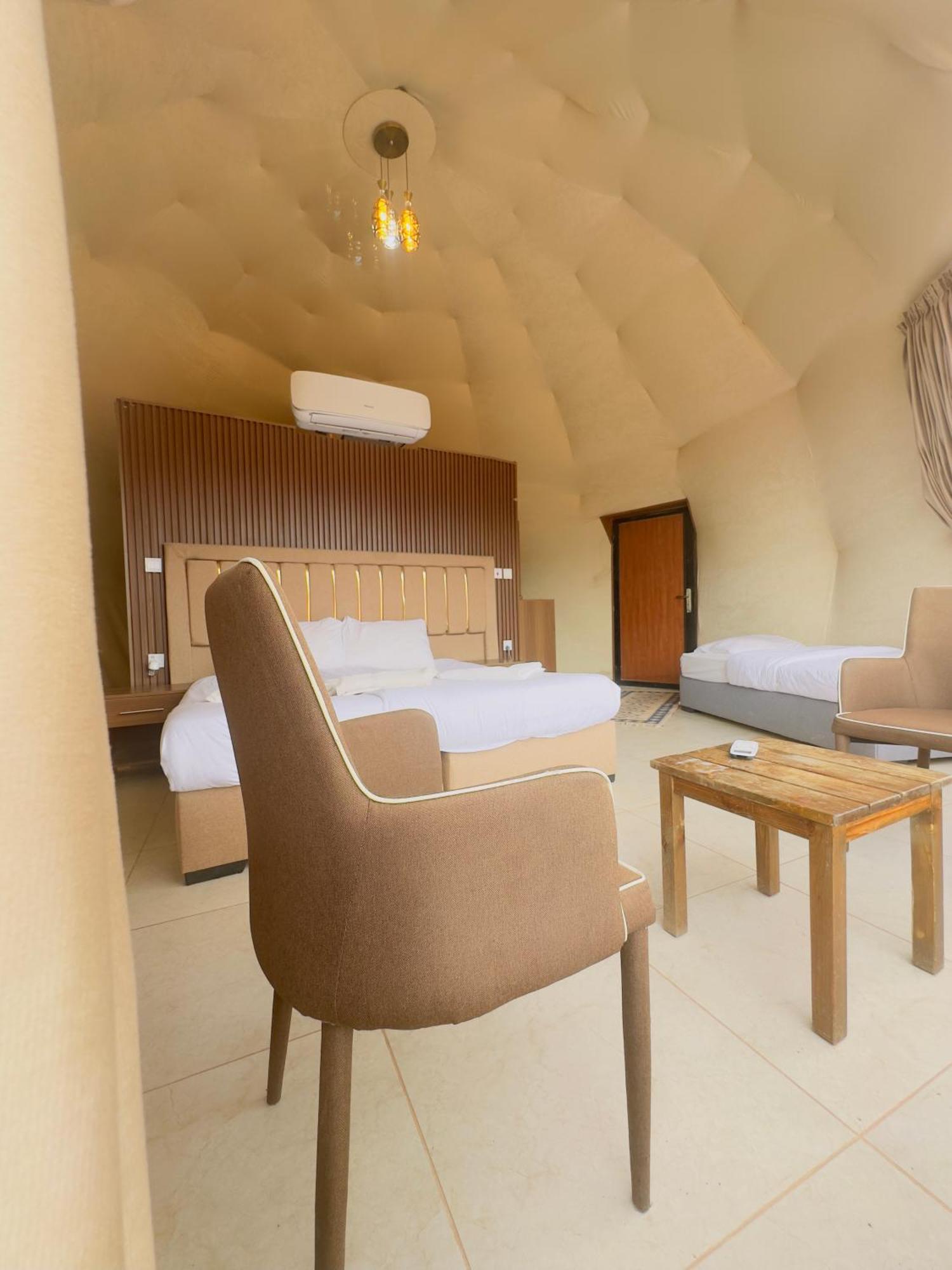 Holiday Inn Luxury Camp Ваді-Рам Екстер'єр фото